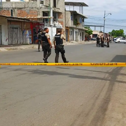Manta: Balacera durante cortejo fúnebre de un hombre que fue asesinado dejó dos heridos y un detenido