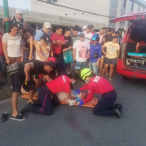 Motociclista de 40 años queda herido en choque en la vía Chone.