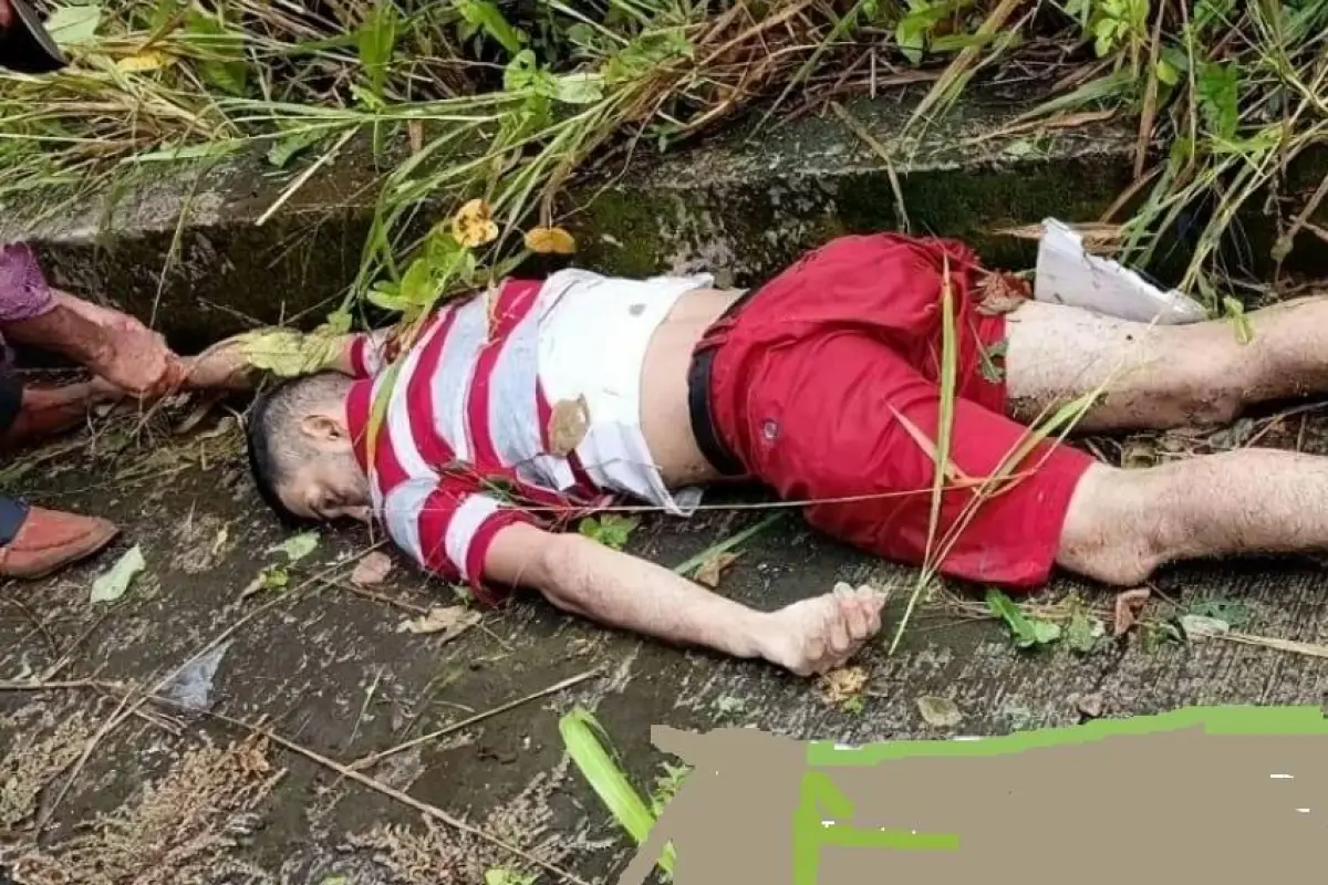 El cuerpo de Enrique Vélez quedó a un costado de la vía y después fue retirado por sus familiares., Cortesía