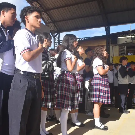 Más de 113 mil alumnos regresan a clases en Santo Domingo bajo plan escalonado