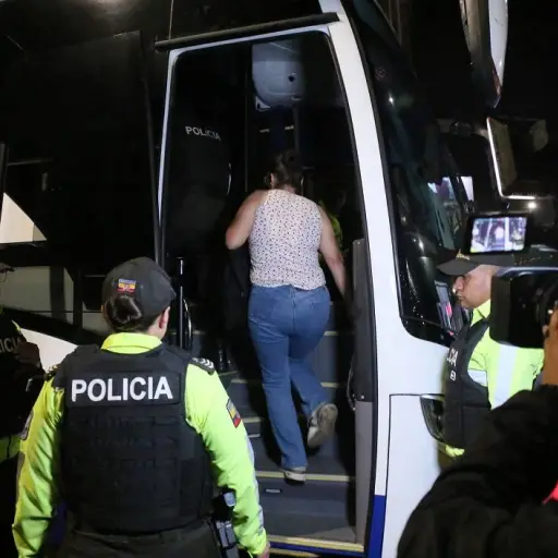 Toque de queda: Estos son los documentos obligatorios a presentar los pasajeros y trabajadores aeroportuarios