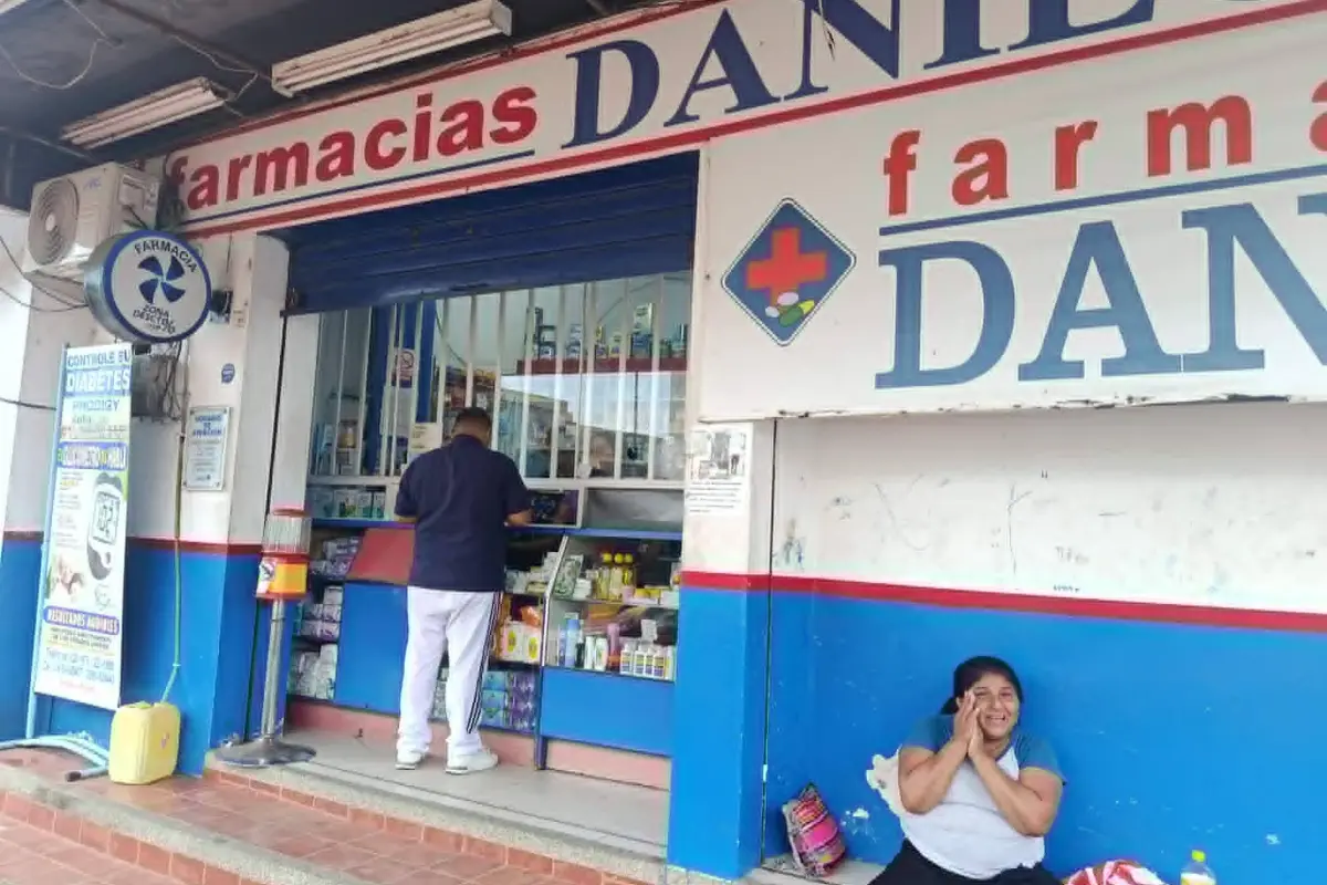 Durante el horario del toque de queda, hubo personas que no pudieron conseguir la medicina que necesitaban para sus familiares., El Diario