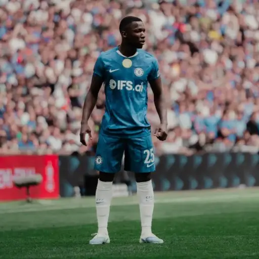 Moisés Caicedo destaca pese a la caída de Chelsea ante Nottingham Forest en la Premier League