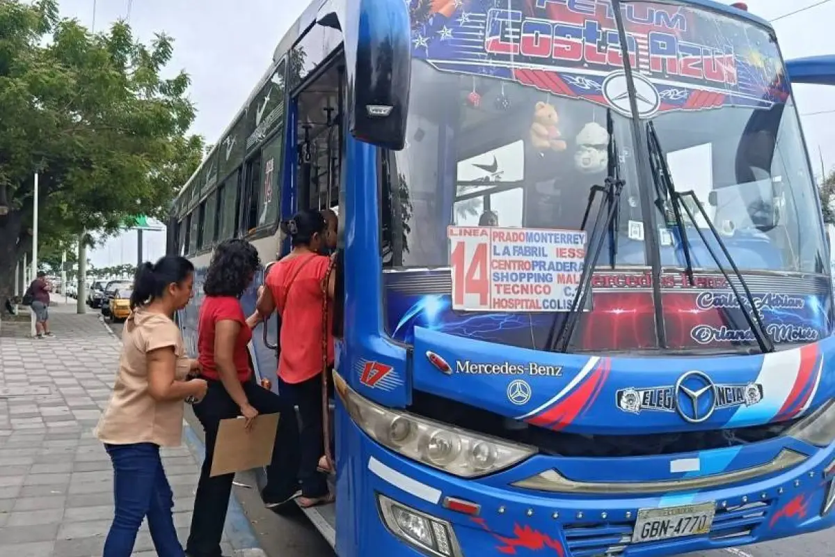 El servicio de transportación urbana de pasajeros de Manta paralizarásus actividades dentro de dos semanas., Foto: El Diario