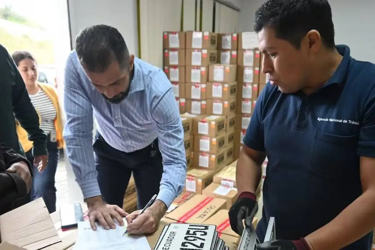 ANT supera rezago de placas vehiculares 2025 y acelera entregas en 2026., ANT