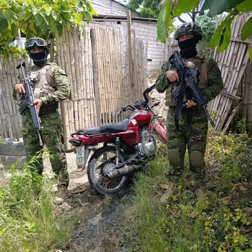Recuperan motocicleta robada en Pedernales durante patrullaje militar