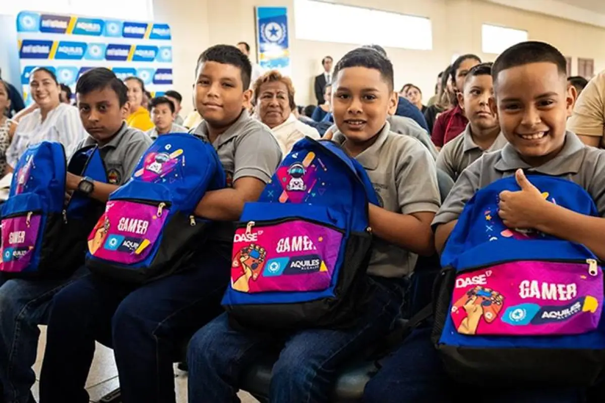 Programa municipal prevé distribuir 103.000 kits escolares durante el nuevo periodo lectivo