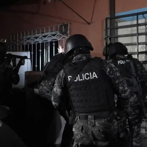 Toque de queda: Policía intensificó operativos y allanamientos deteniendo a más de 120 personas