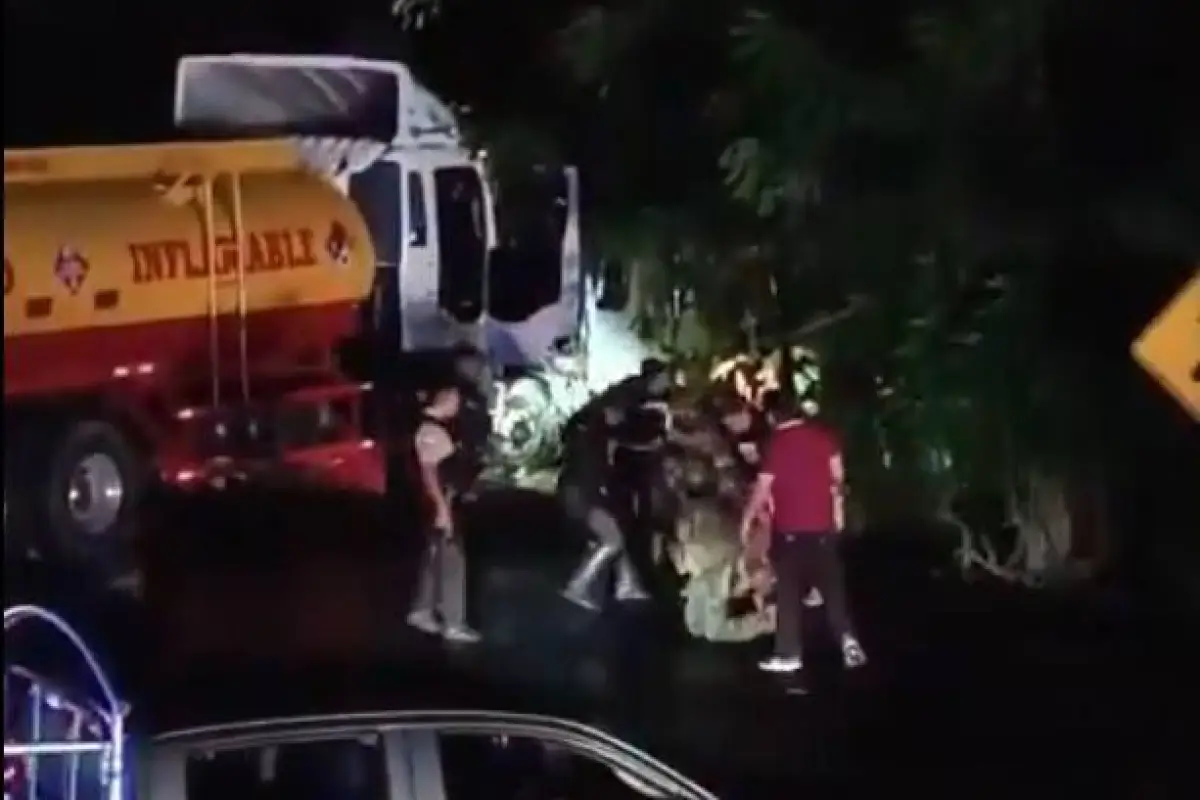 El momento de la detención de los tres militares fue grabado por un ciudadano., Foto: Captura de pantalla
