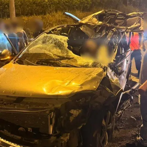 Madre y su hijo resultan heridos en choque contra camión en la vía Santo Domingo-La Concordia