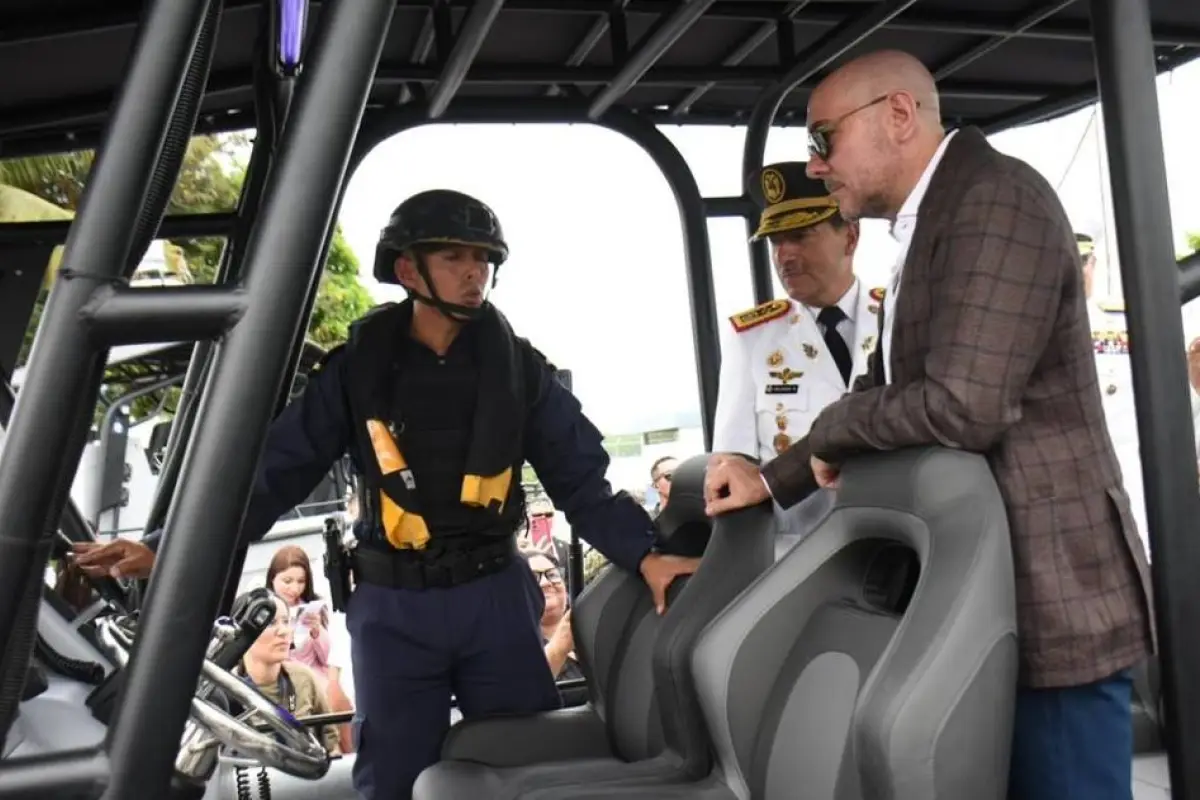 El ministro de Defensa, Gian Carlo Loffredo durante el evento de la Armada del Ecuador., X: @armada_ecuador