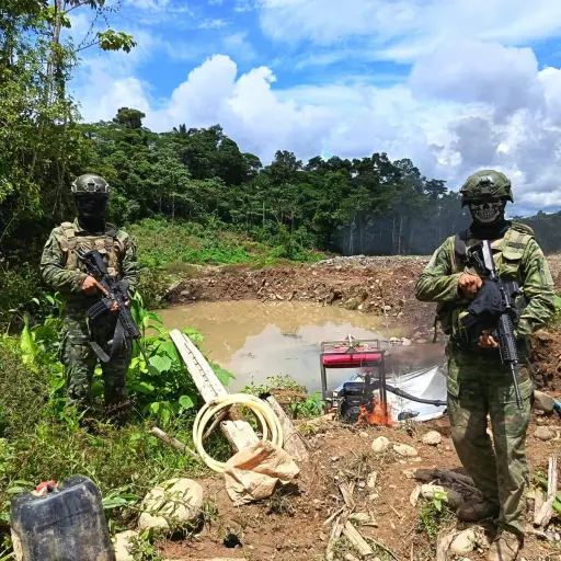 Destruyen maquinaria utilizada en minería ilegal en el sector Sardinas de Tena  