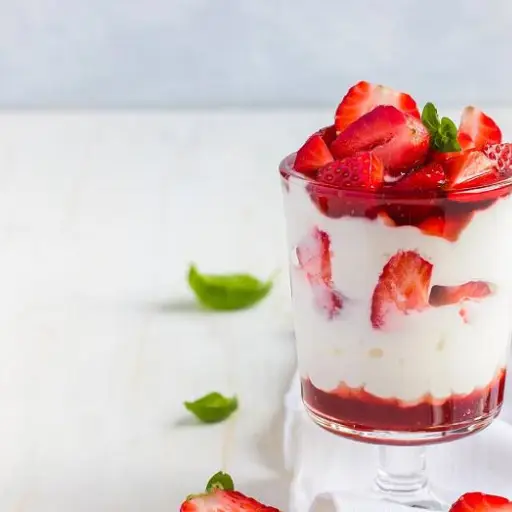 El secreto para que las fresas con crema queden más cremosas