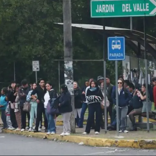 Quito restablece servicio de buses tras acuerdo entre transportistas y Municipio