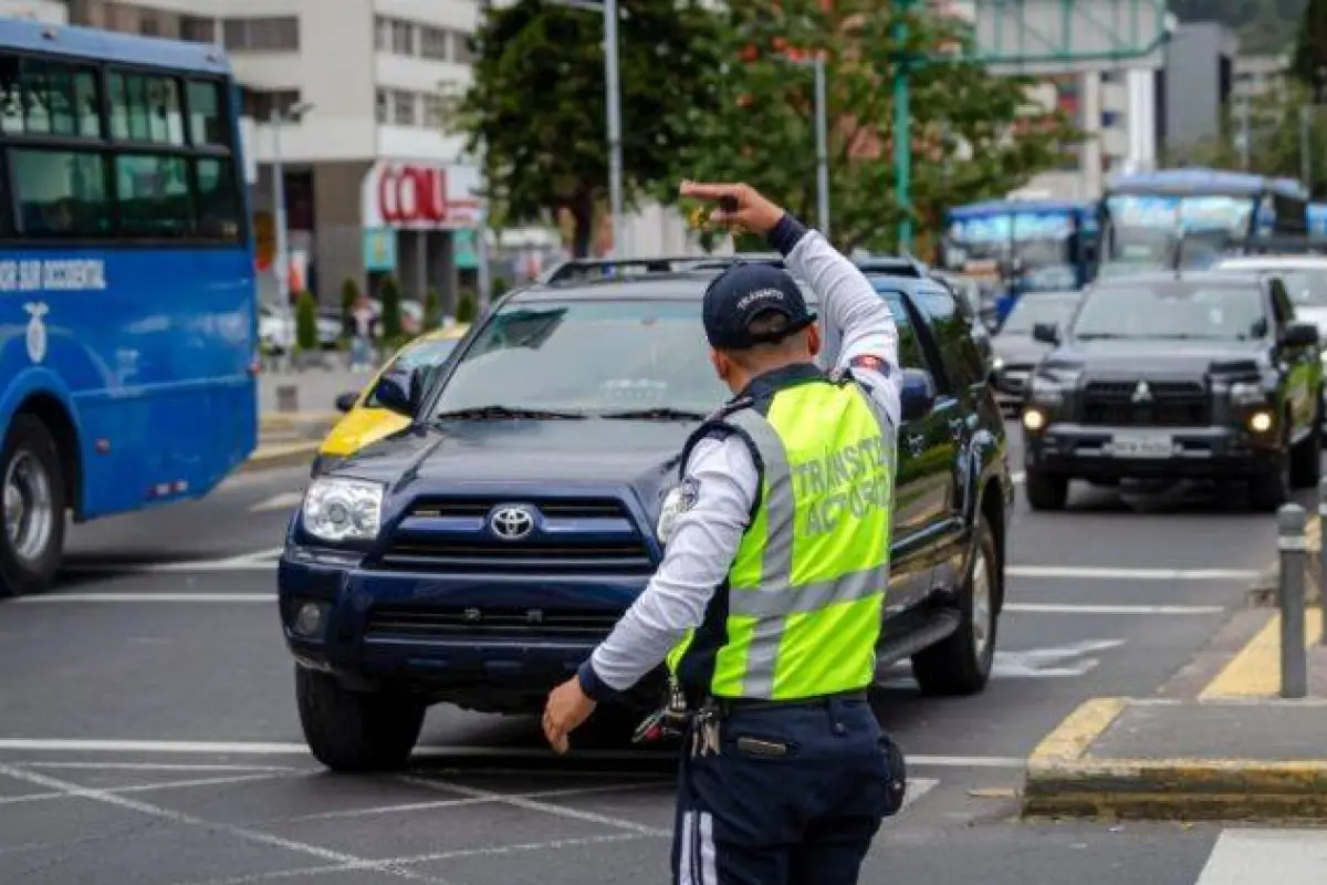 Quito restablece Pico y Placa tras acuerdo con transportistas y normalización del servicio