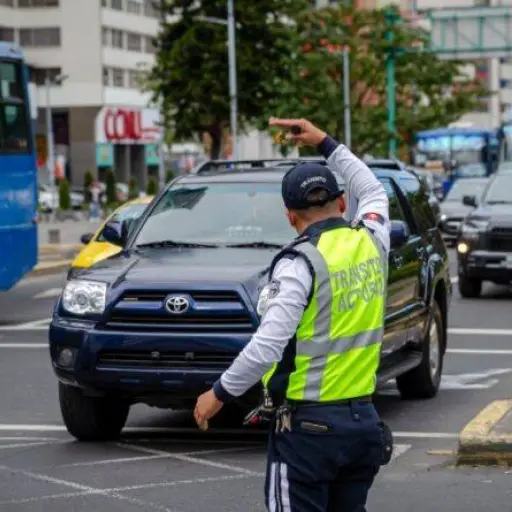 Quito restablece Pico y Placa tras acuerdo con transportistas y normalización del servicio