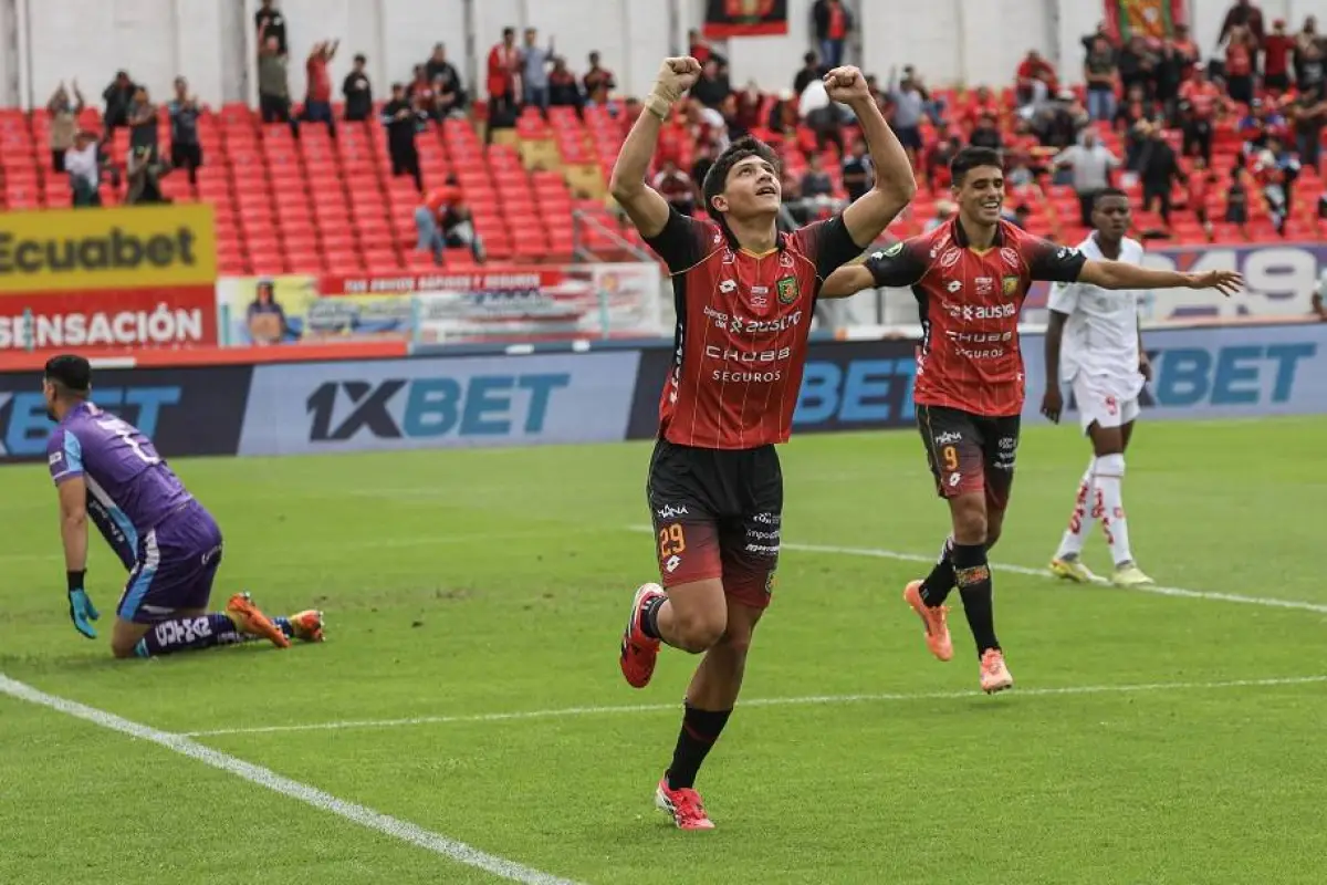 Matías Klimovicz anotóel primer gol del Cuenca cuando apenas se habían jugado siete minutos de la primera parte., Foto: Apifoto