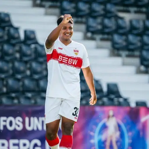Jeremy Arévalo brilla con triplete en goleada del Stuttgart II en Alemania