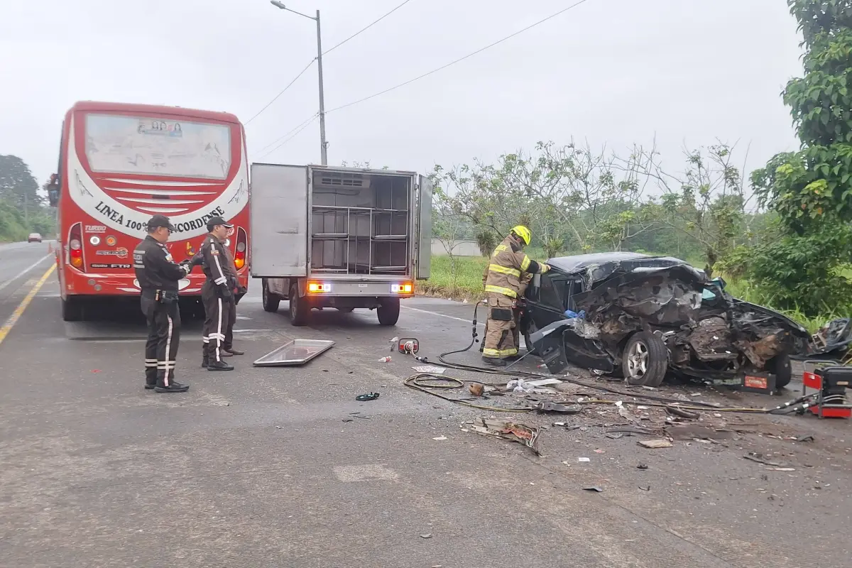 Accidente en feriado termina en tragedia cuatro miembros de una familia murieron en la vía Santo Domingo - La Concordia