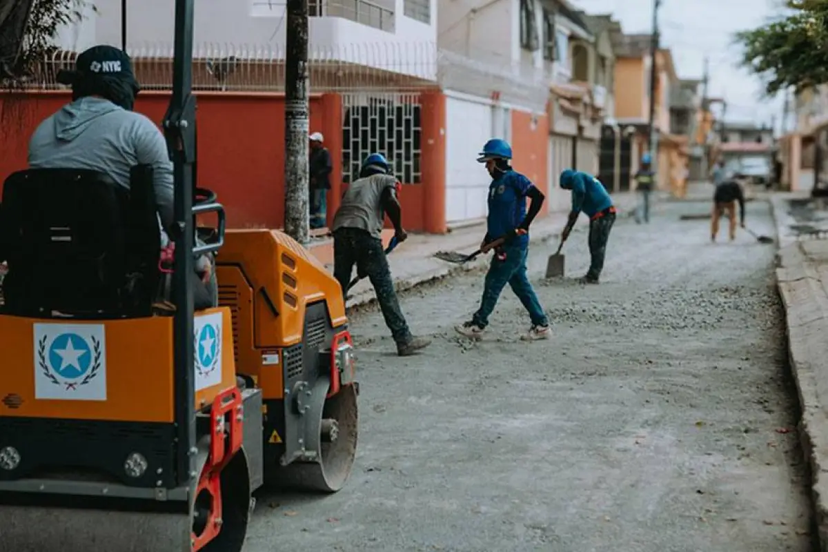 Municipio ejecuta mantenimiento vial intensivo en feriado, Municipio de Guayaquil