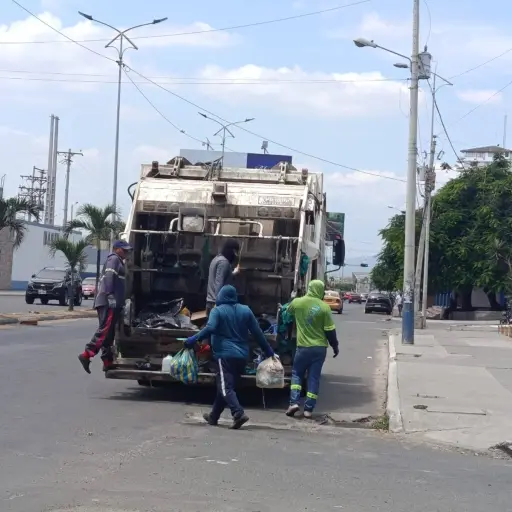 Manta retoma el ritmo: normalización de basura impulsa repunte turístico en feriado