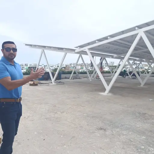 Gremio de la construcción demanda regulación de paneles solares en Manta 