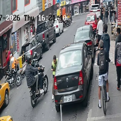 Se salvó de morir: Hombre que cuidaba carros sobrevivió a un ataque armado, en Quito 