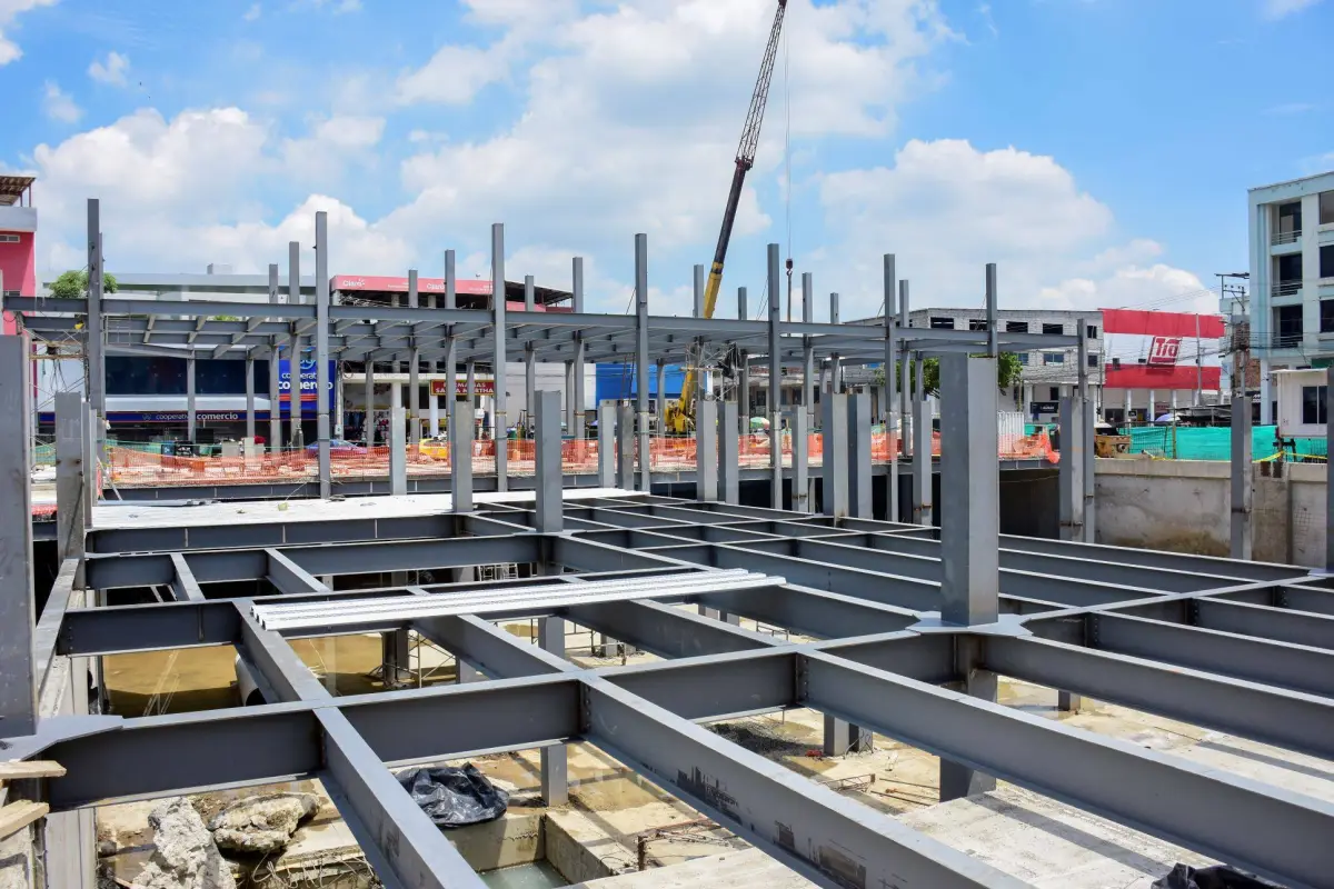 Gran parte de estructura metálica ya ha sido instalada y se fundirán las losas de hormigón., El Diario