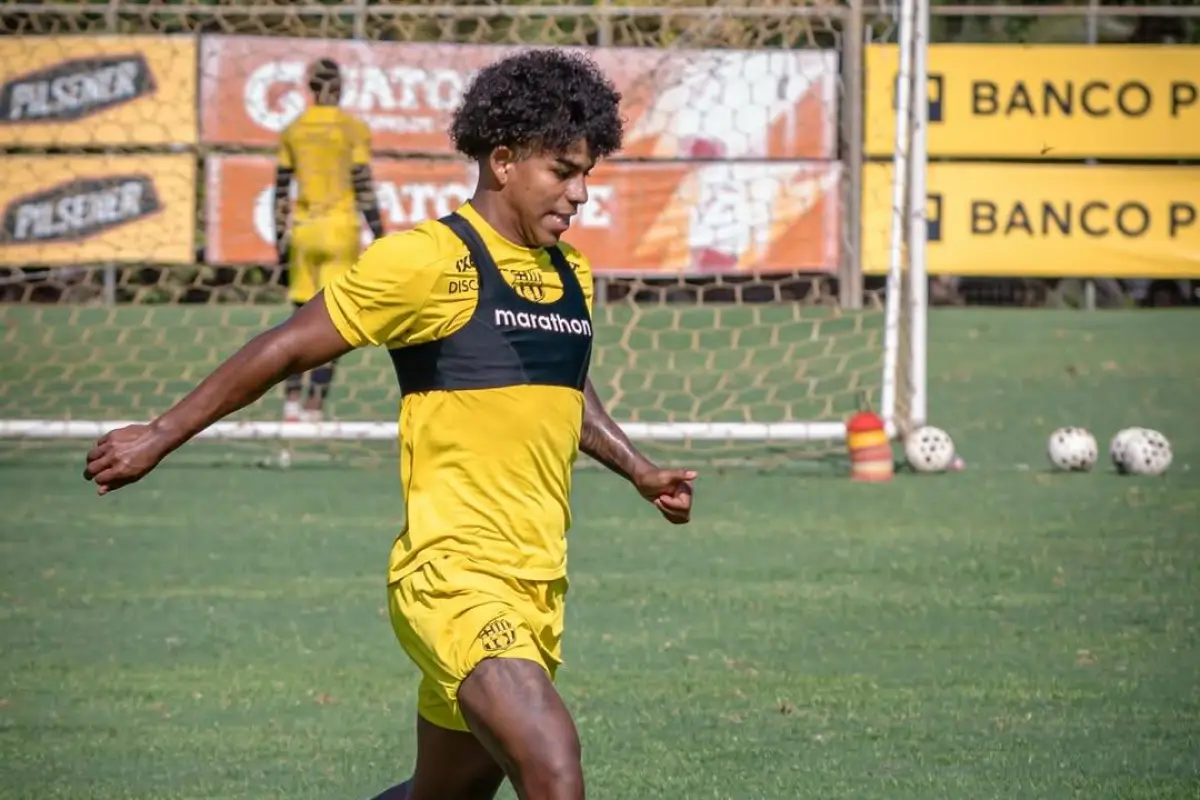 Luis Cano ya realiza trabajos en cancha en Barcelona