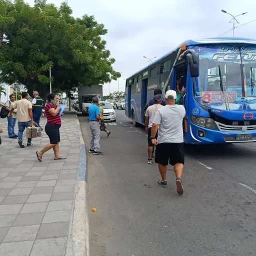 Rechazo frontal en Manta al alza de pasajes: Ciudadanía debate aumento sin presencia de la Fetum