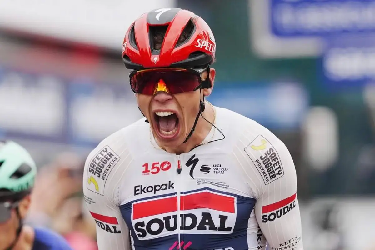 Paul Magnier celebra su victoria en la primera etapa del Giro de Italia