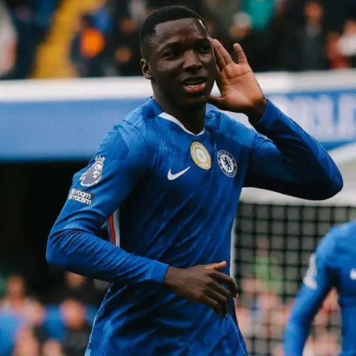 Moisés Caicedo juega los 90 minutos en empate de Chelsea en Anfield