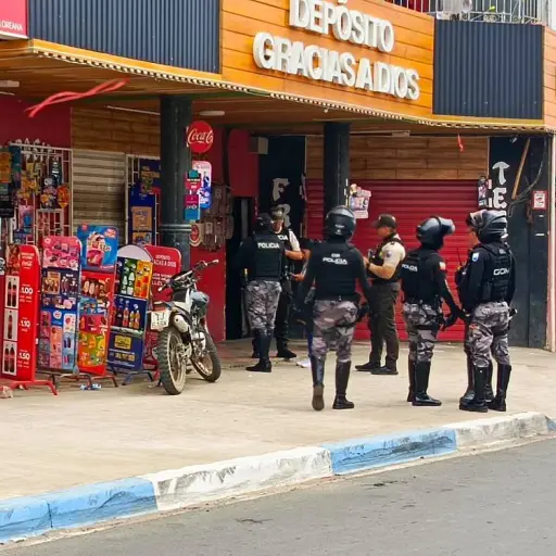 Hombre fue asesinado dentro de un local comercial en el barrio Divino Niño de Manta
