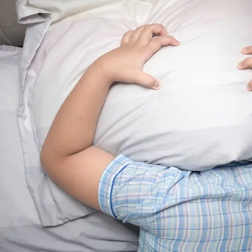 Especialistas explican por qué los hijos madrugan el fin de semana y no para ir a clases