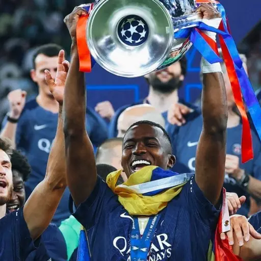 Eintracht Frankfurt: Exequipo de Willian Pacho lo felicita tras consagrarse bicampeón de la Champions