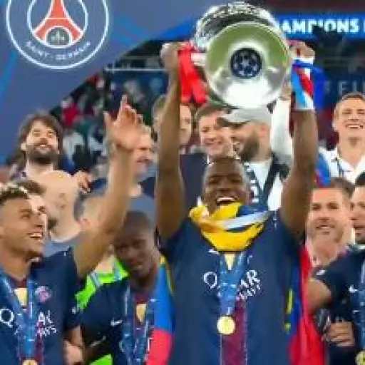 Willian Pacho alcanza 14 títulos tras conquistar otra Champions League con PSG