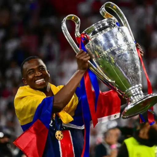Willian Pacho lidera la defensa del PSG campeón de Champions League