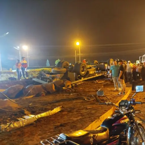 Trágico accidente en la vía a Santo Domingo deja un muerto, dos heridos y ocho caballos fallecidos