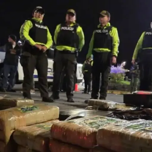 Policía interceptó 140 paquetes de marihuana en un bus interprovincial en la ciudad Baños
