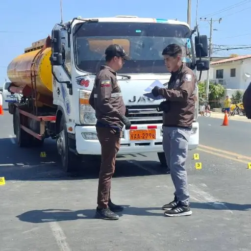 Pareja que se trasladaba en un tanquero fue asesinada de varios disparos, en Santa Elena