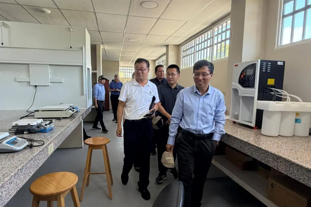 Los científicos chinos recorrieron los laboratorios de la Espam y también espacios externos., Foto: El Diario