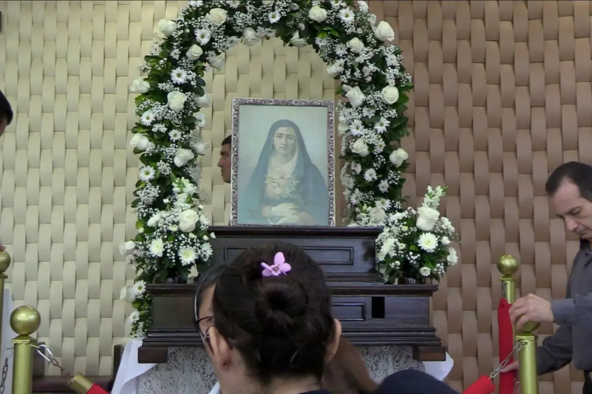 El cuadro de la Dolorosa acercó a casi 400 devotos 