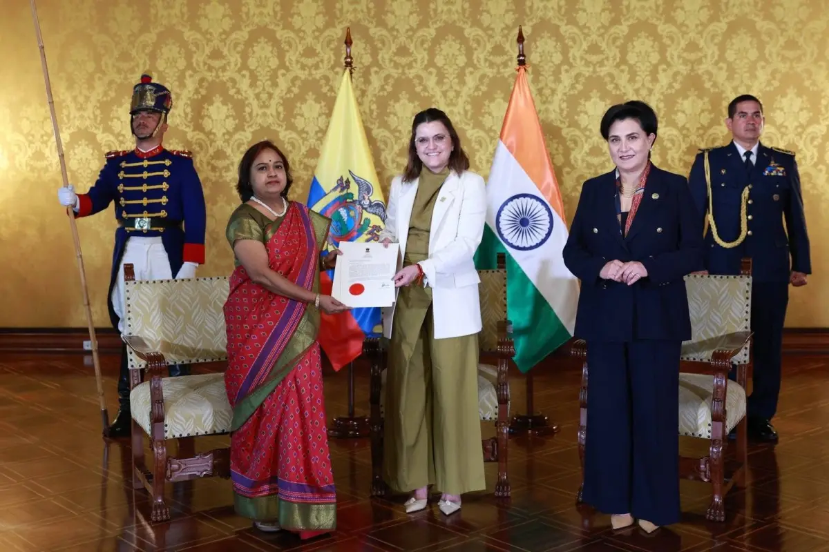 Anita Shukla, embajadora de India y Géri G. Benoit, embajadora de Haití, presentaron cartas credenciales a la vicepresidenta María José Pinto. , X: @ComunicacionEc
