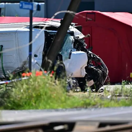 Choque entre un tren y un autobús escolar dejó cuatro muertos en Bélgica