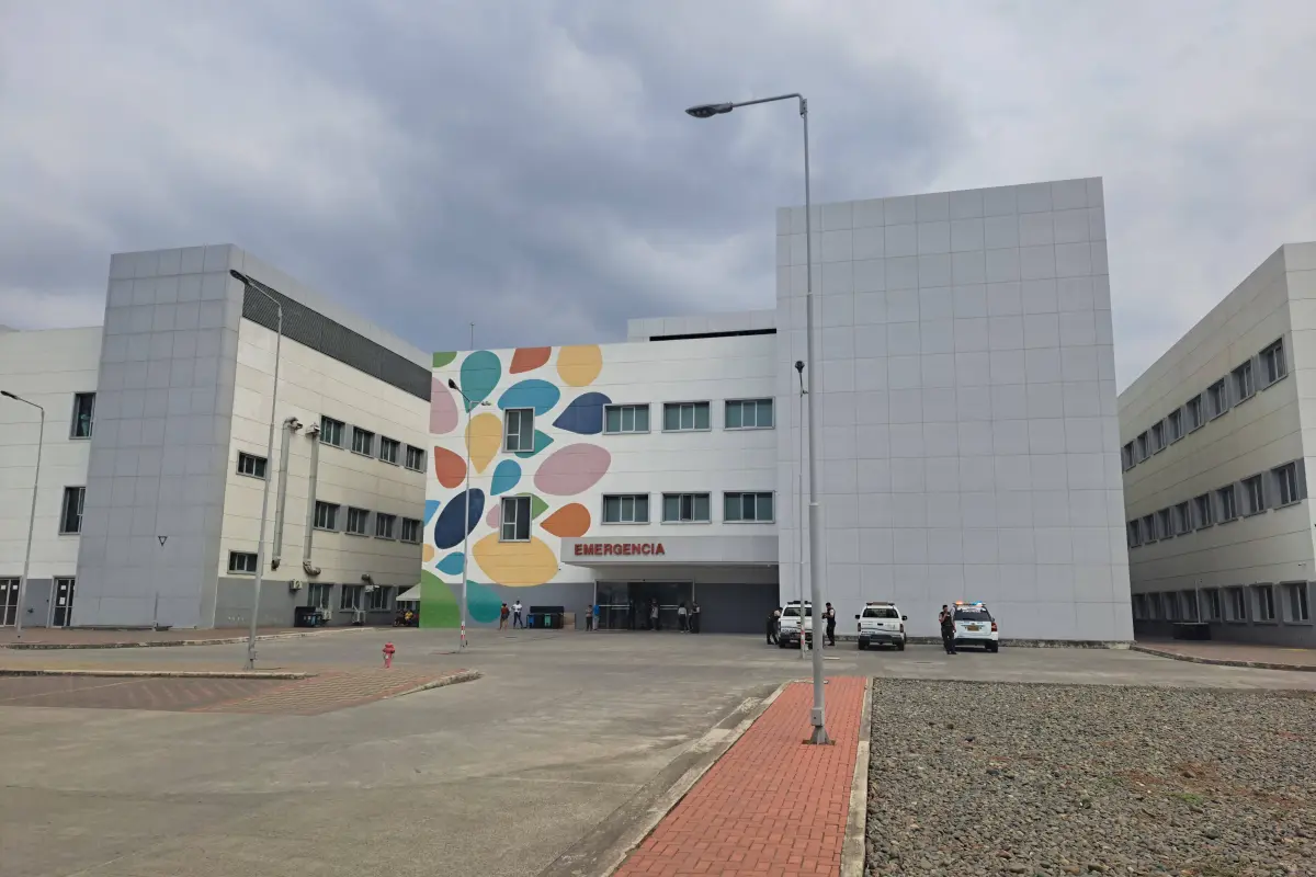 La víctima del intento de asesinato fue trasladada al hospital de Especialidades para ser atendida., ED