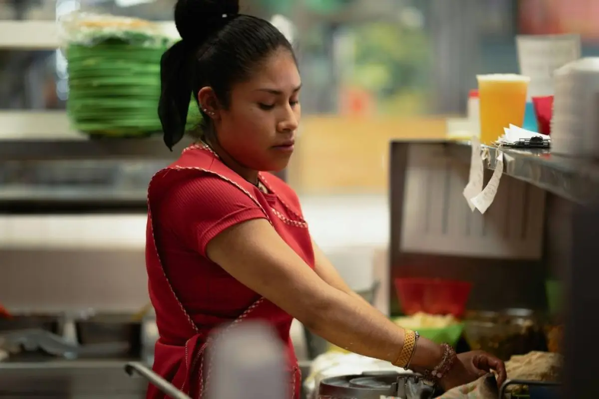 Mujeres trabajadoras de Ecuador: Estas leyes te protegen de un despido intempestivo.