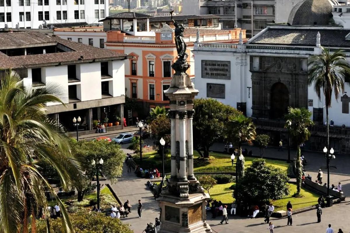 Concejo Metropolitano de Quito aprueba ordenanza que prohíbe la pirotecnia de alto impacto sonoro.