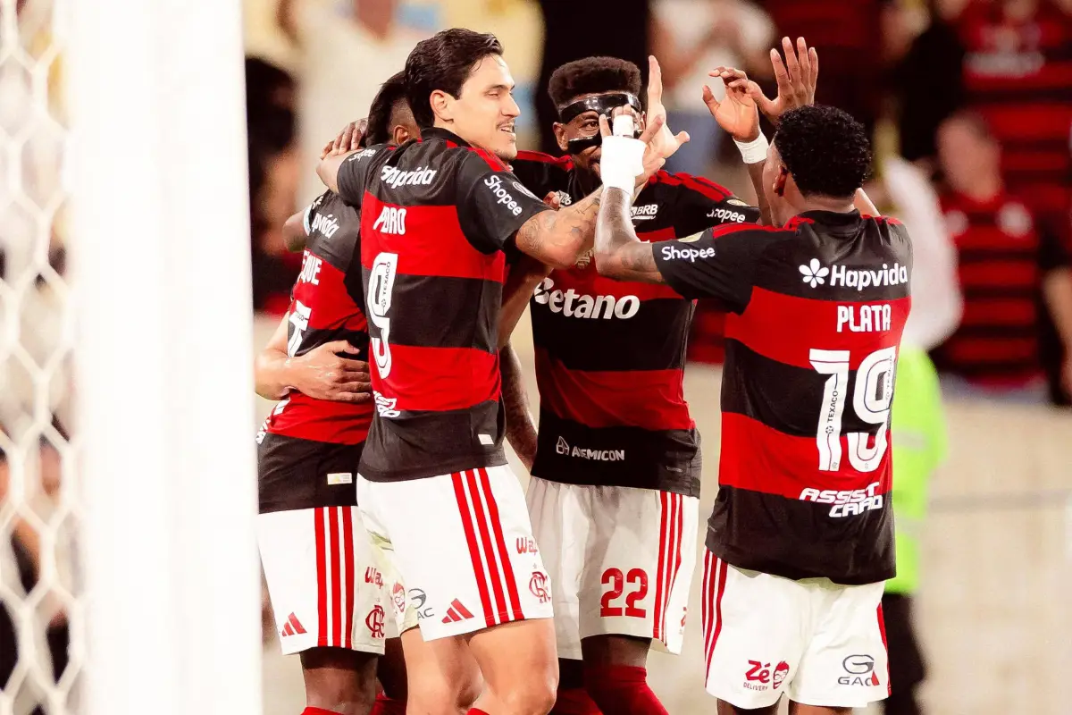 Plata festejando con sus compañeros del 'Fla'., Flamengo.