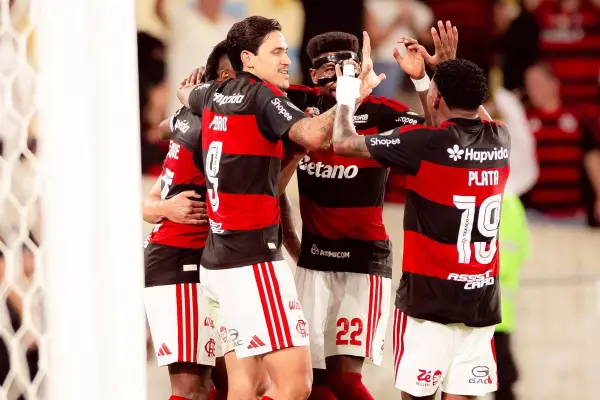 Plata festejando con sus compañeros del 'Fla'. ,Flamengo.