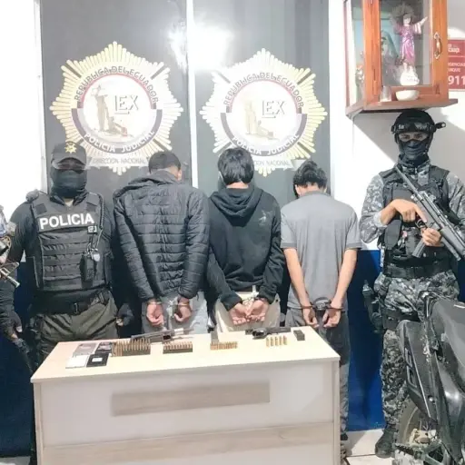 Caen tres adolescentes en operativo: llevaban moto robada y armamento en La Concordia